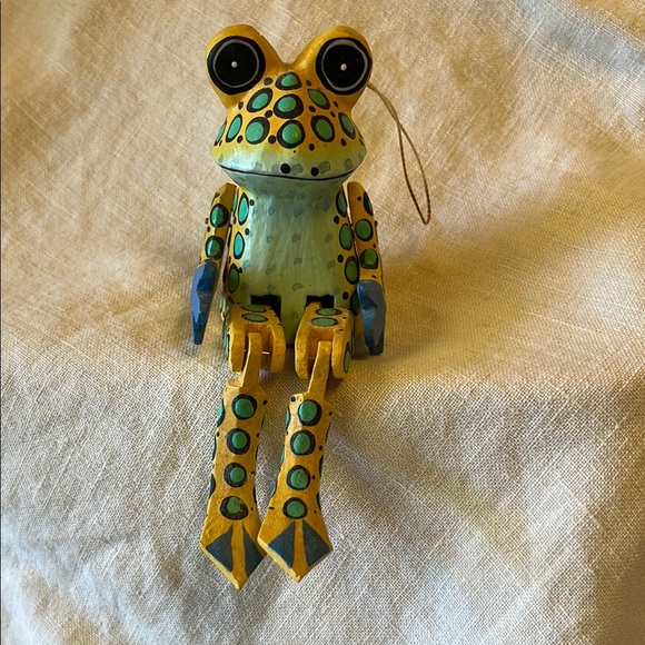 Other - Articulated wooden frog ornament